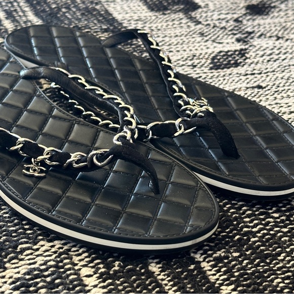 Chanel Flip Flops Rubber & Suede Chainlink Beach Sandals Black SHW CC 40 G30870 - Picture 4 of 6